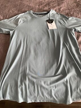 NWT Kenneth Cole Men's Crew Neck T-Shirt in Light Blue